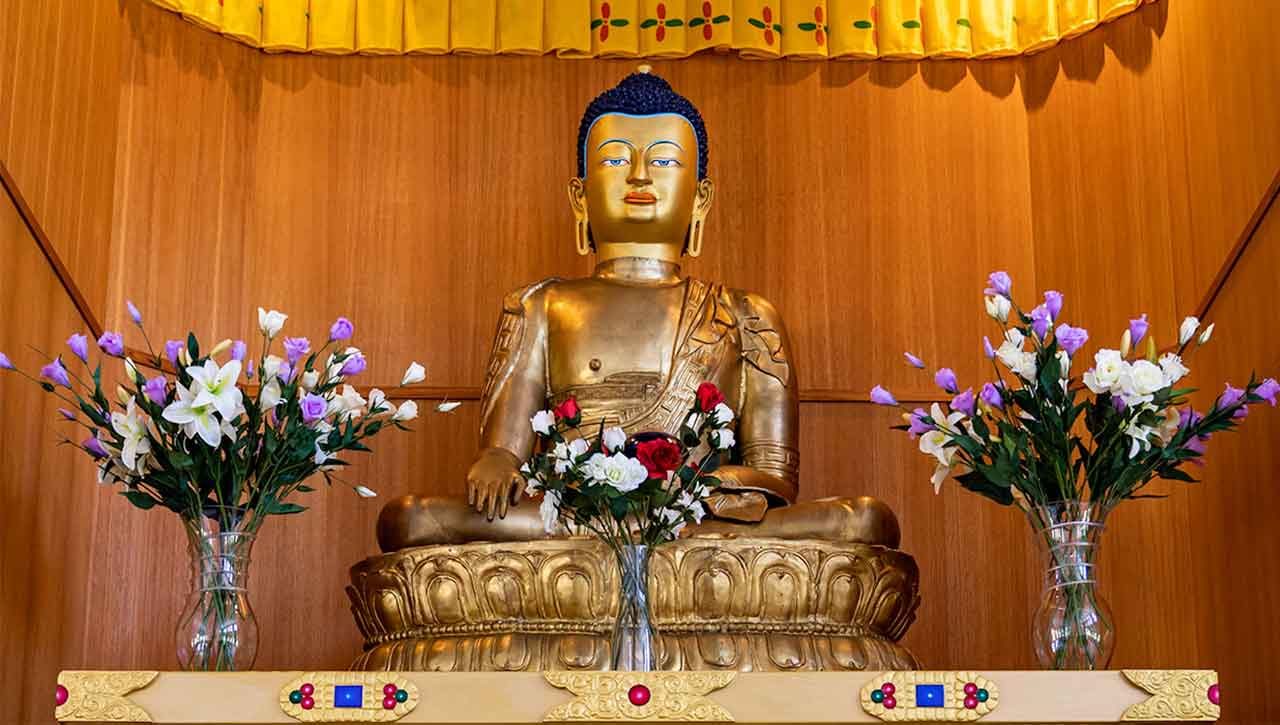 Shakyamuni Buddha statue